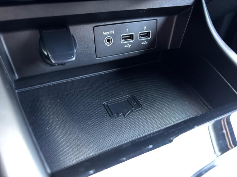 Vehicle Image 25