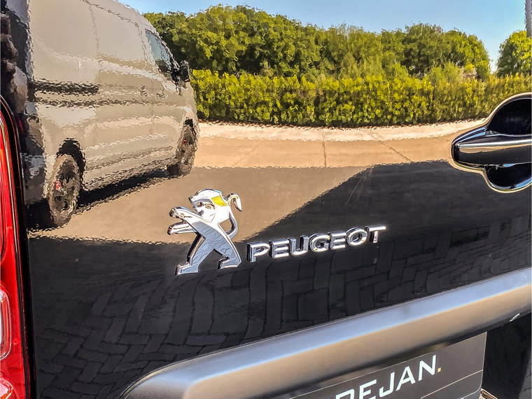 Vehicle Image 43
