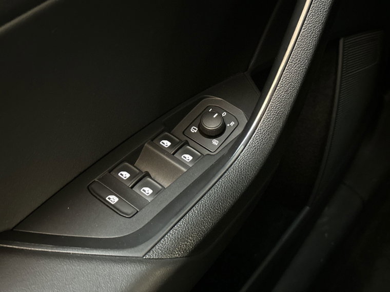 Vehicle Image 28