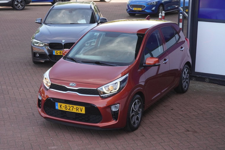 Vehicle Image 16