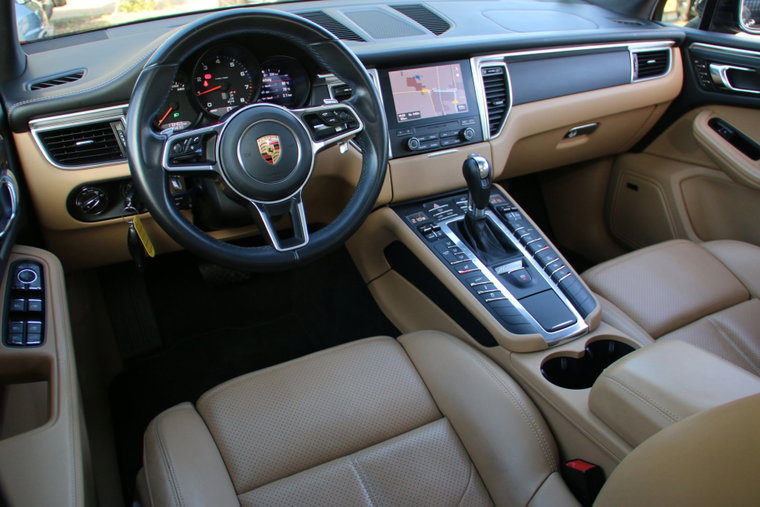 Vehicle Image 16
