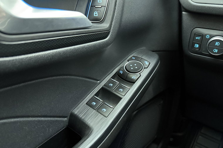 Vehicle Image 25