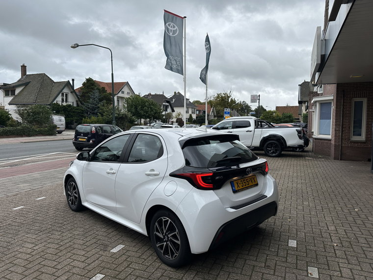 Vehicle Image 6