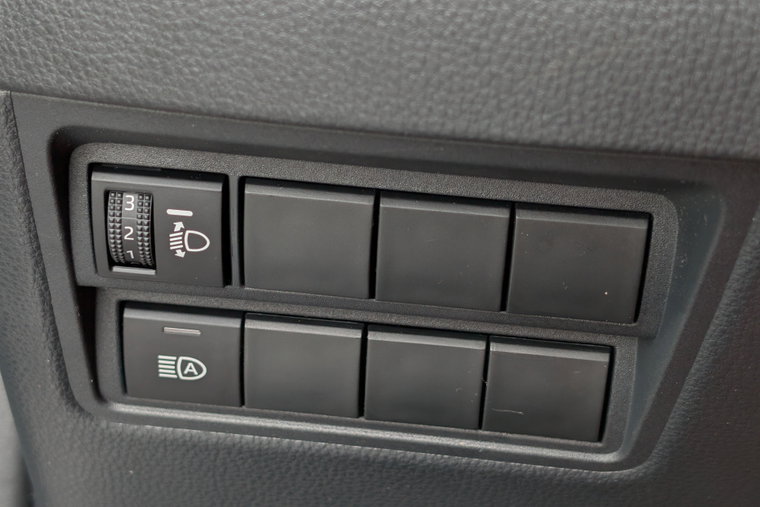 Vehicle Image 25
