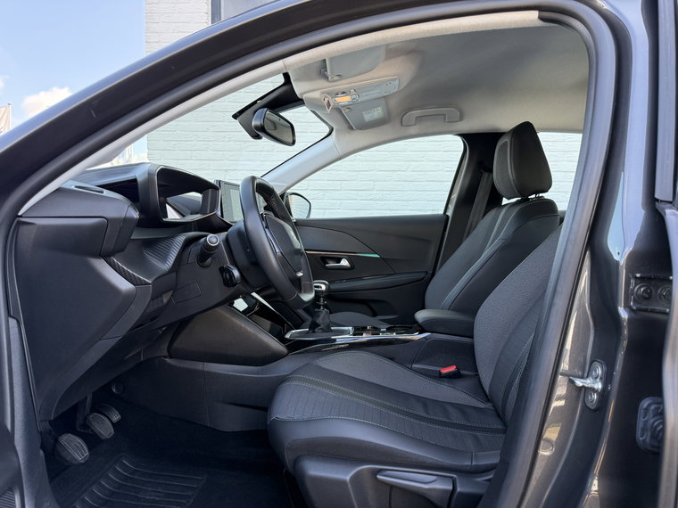 Vehicle Image 25