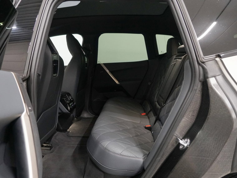 Vehicle Image 33