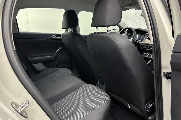Vehicle Image 17