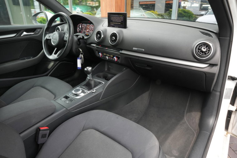 Vehicle Image 33