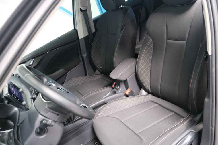 Vehicle Image 12