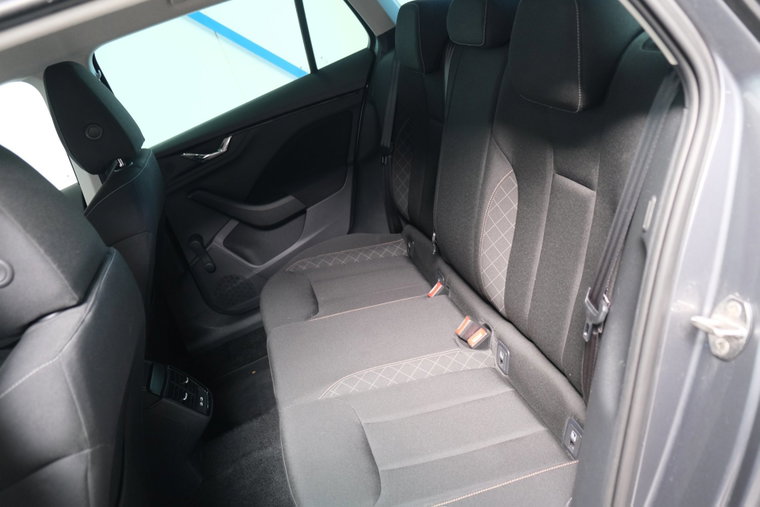 Vehicle Image 9