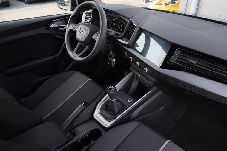 Vehicle Image 11
