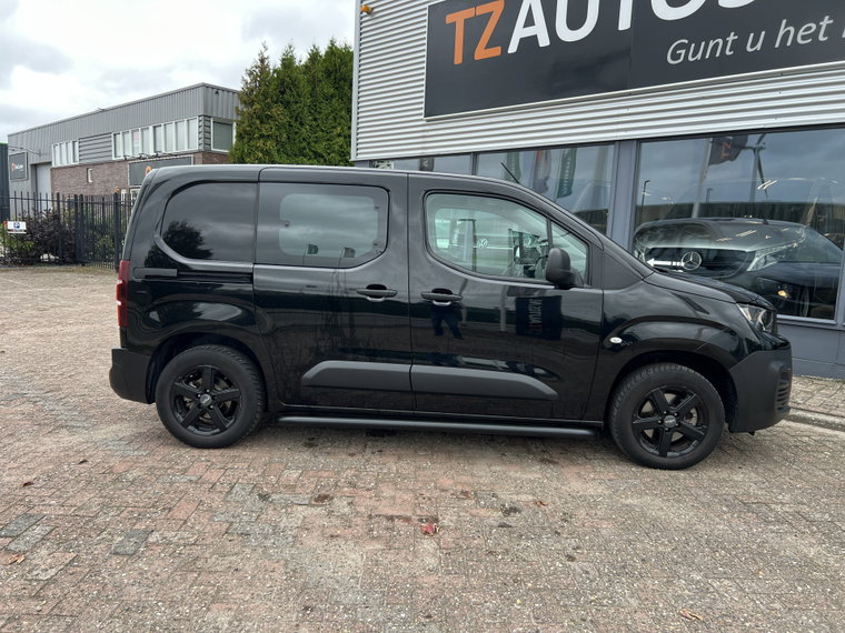 Vehicle Image 29