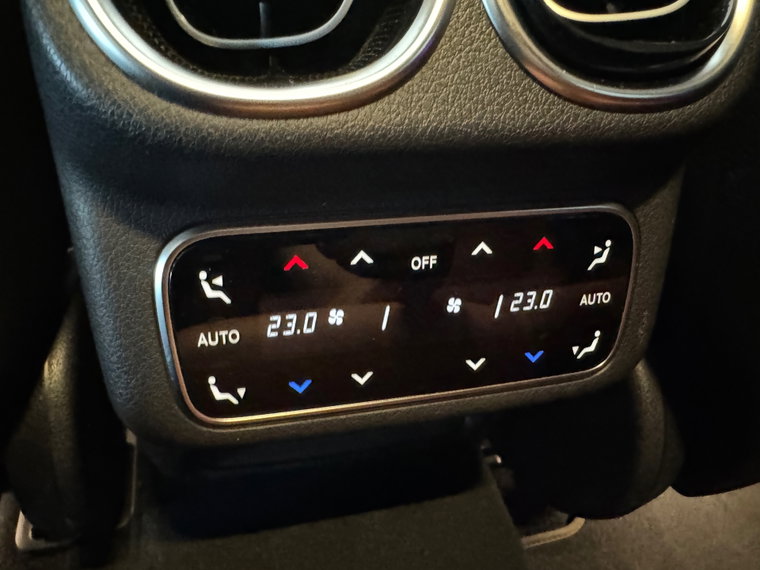 Vehicle Image 28