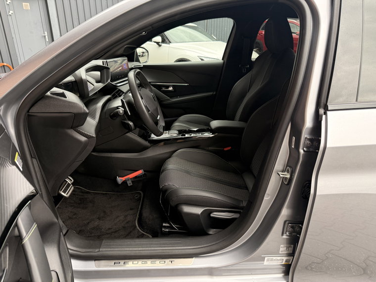 Vehicle Image 38
