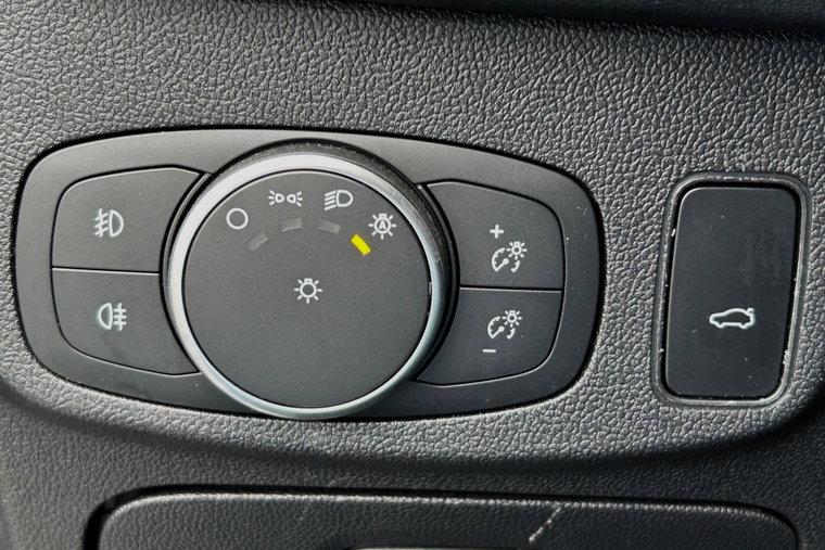 Vehicle Image 17
