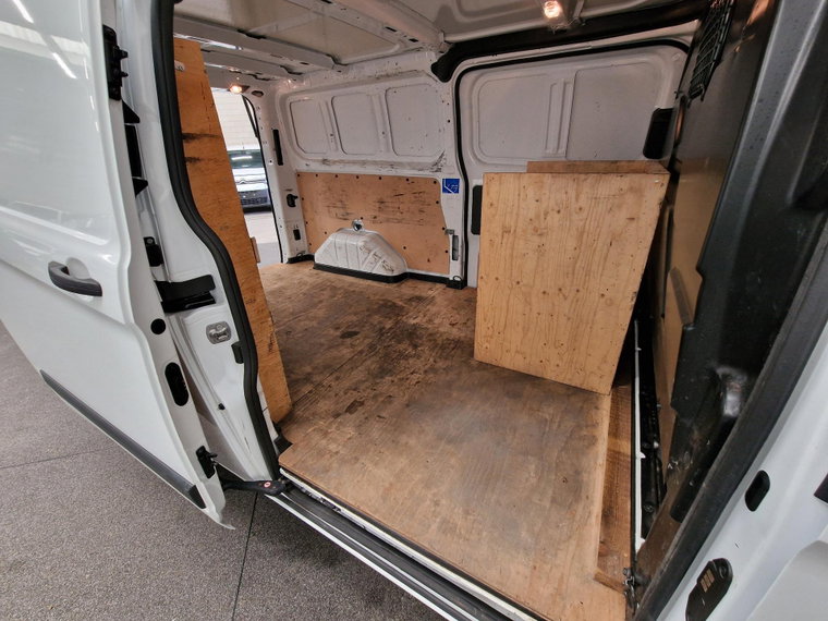 Vehicle Image 22