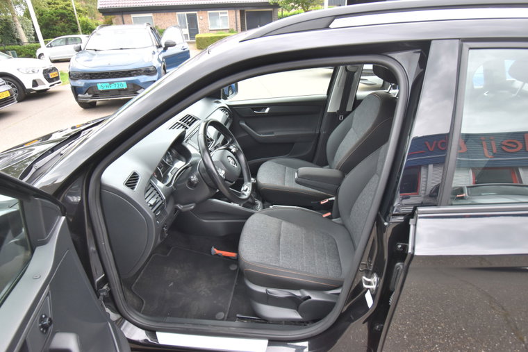 Vehicle Image 23