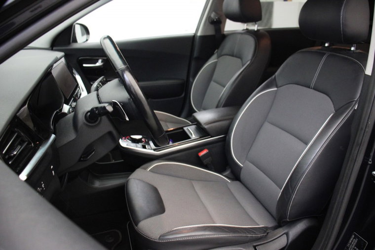 Vehicle Image 11