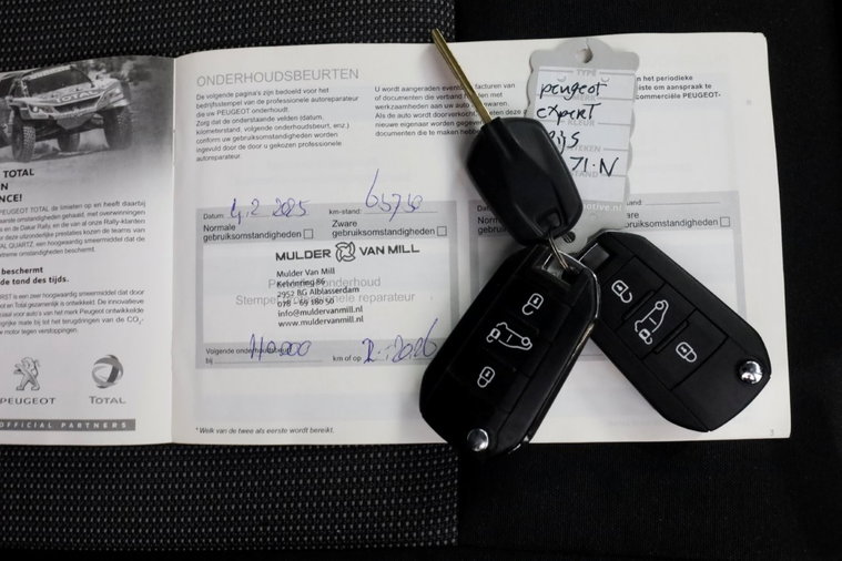 Vehicle Image 6