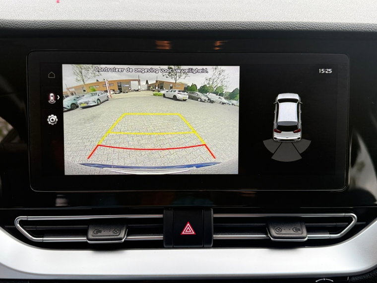 Vehicle Image 25