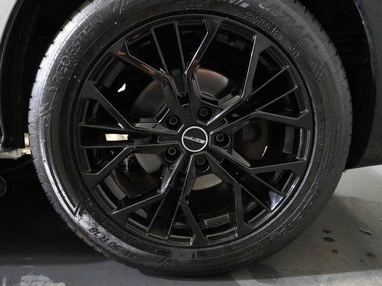 Vehicle Image 23