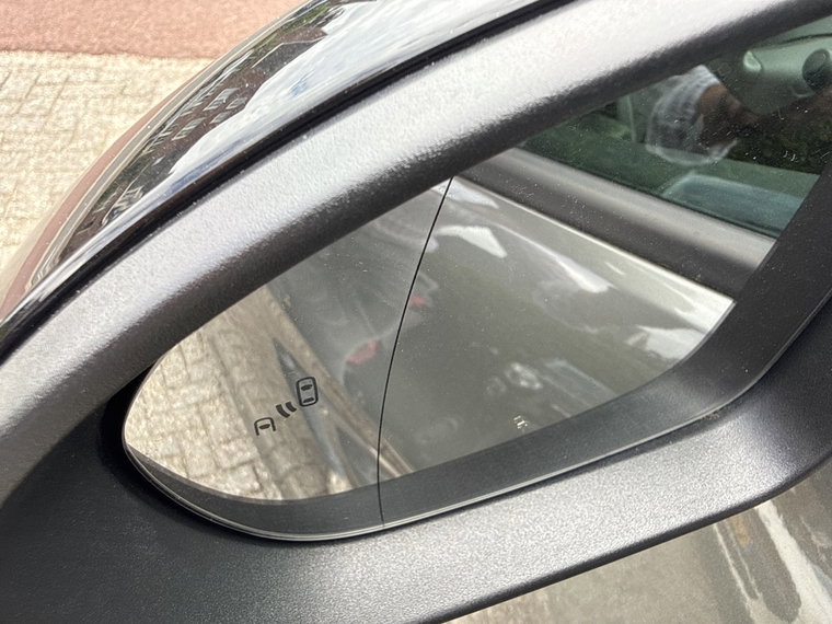 Vehicle Image 26