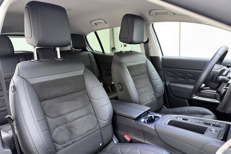 Vehicle Image 15