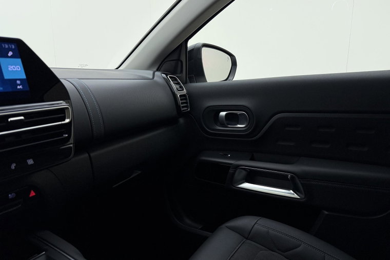 Vehicle Image 33