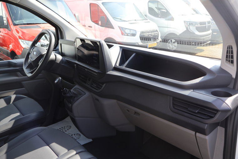 Vehicle Image 32