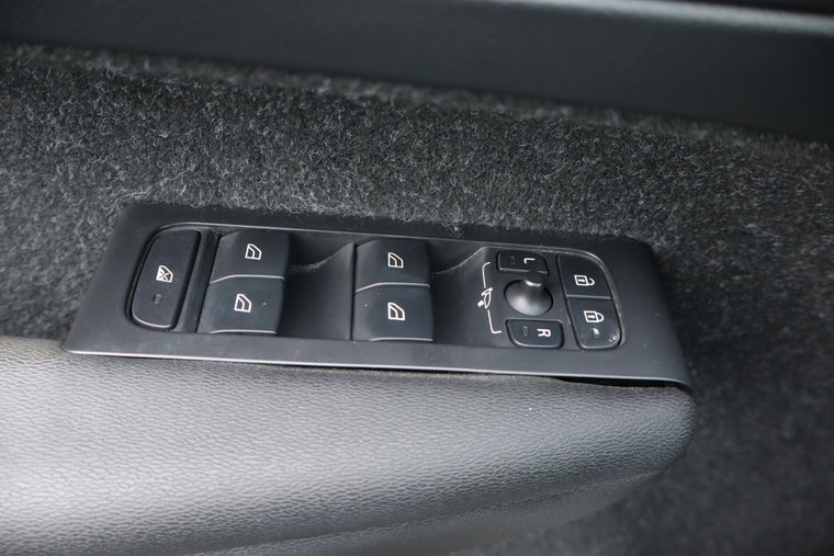 Vehicle Image 29