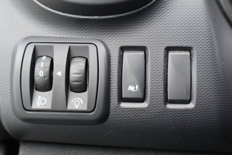 Vehicle Image 25