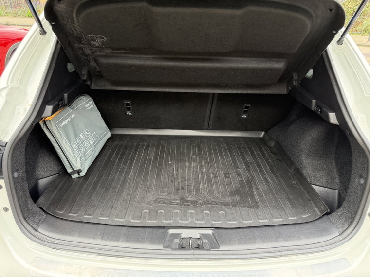 Vehicle Image 25
