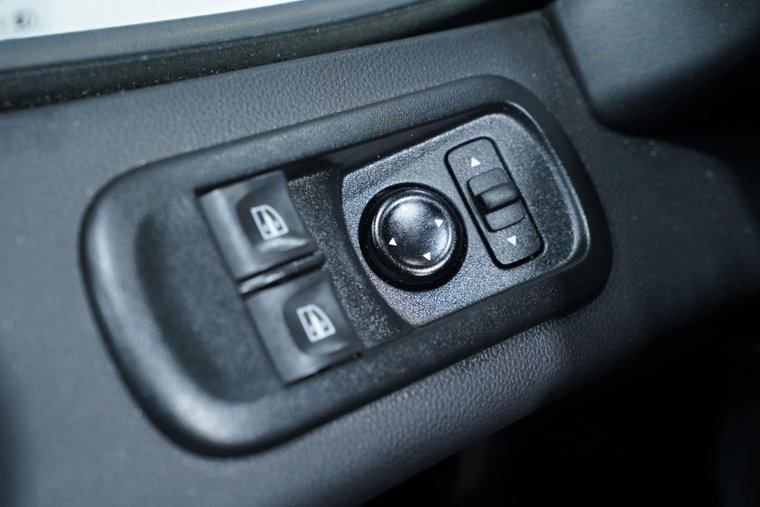 Vehicle Image 32