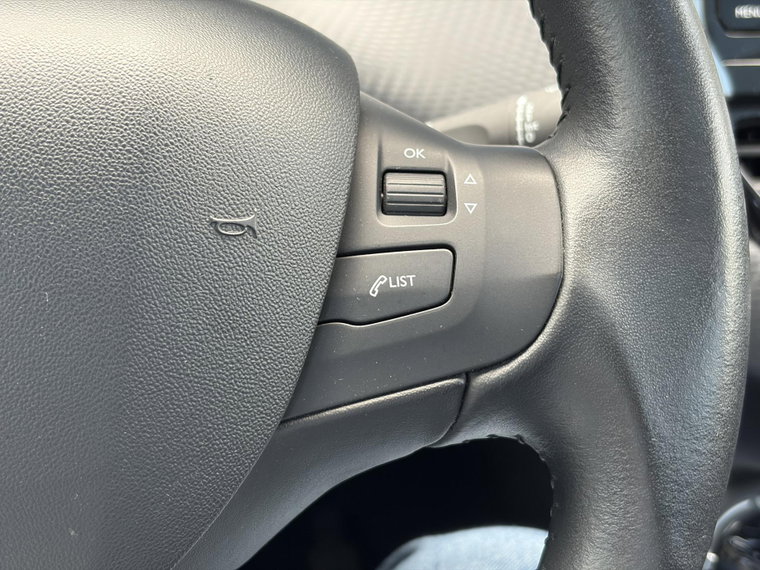 Vehicle Image 26