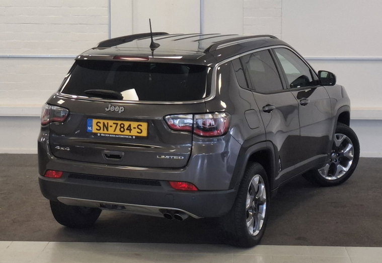 Vehicle Image 32