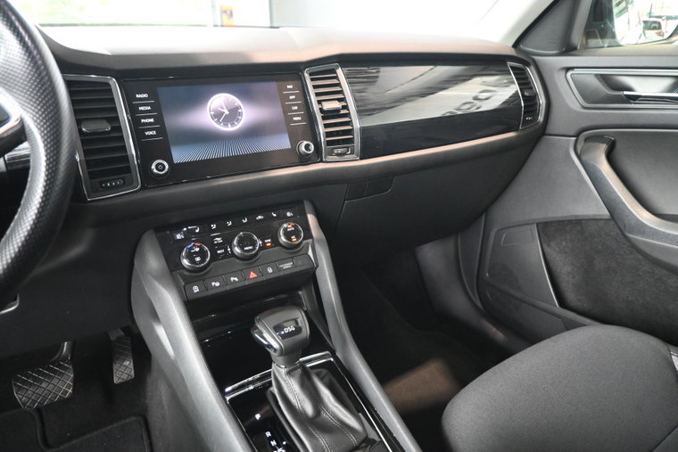 Vehicle Image 9