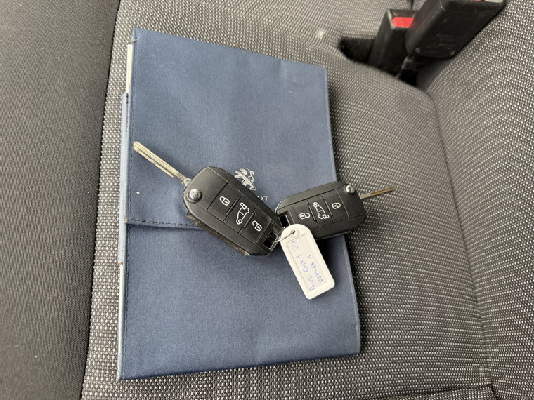 Vehicle Image 26