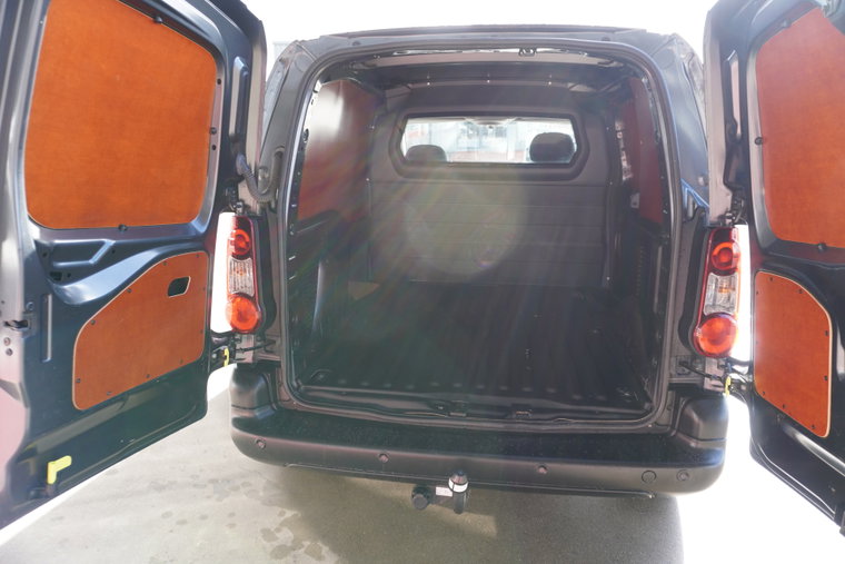 Vehicle Image 8