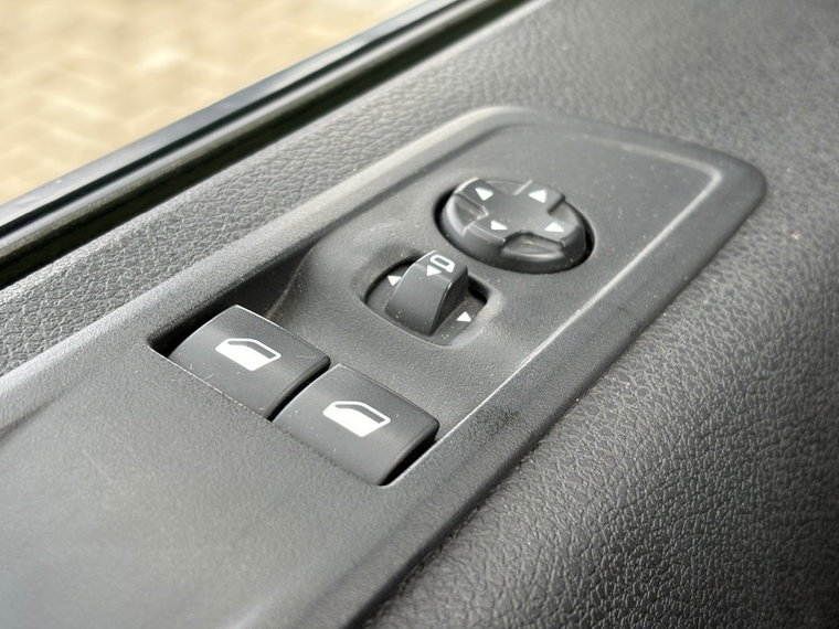 Vehicle Image 39
