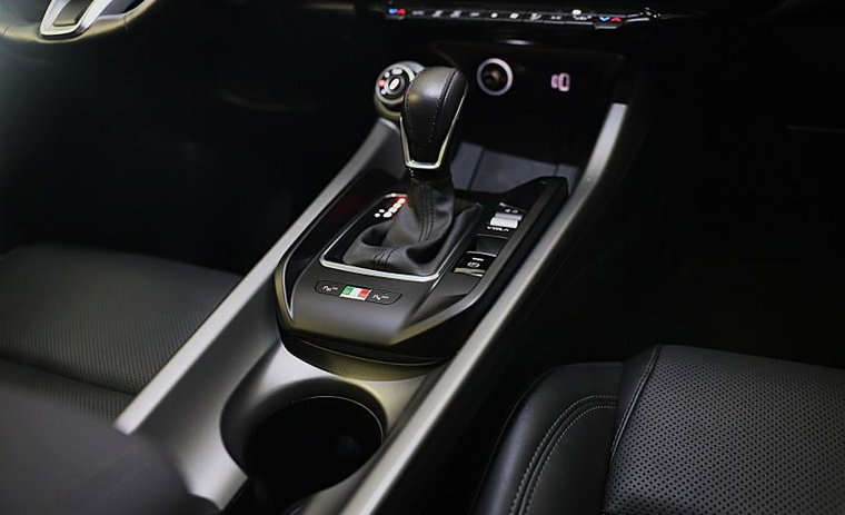 Vehicle Image 23