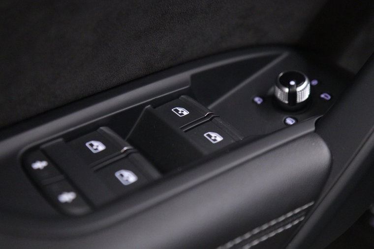 Vehicle Image 48