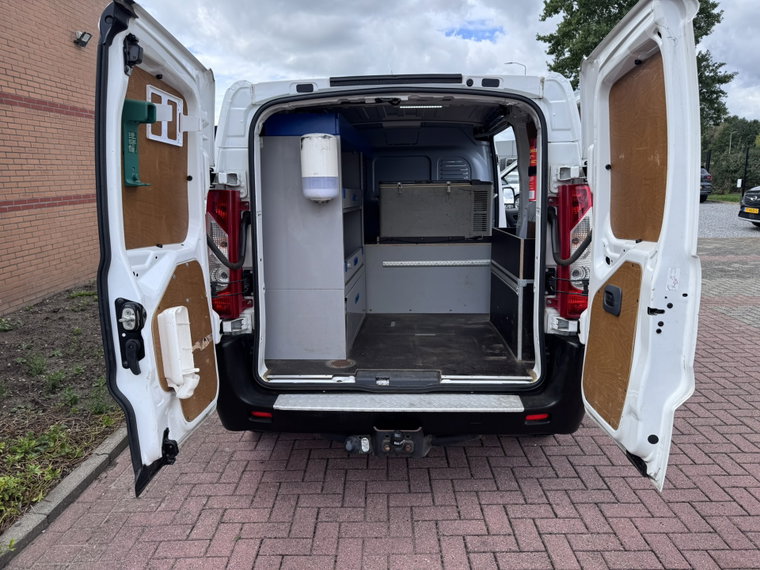 Vehicle Image 25