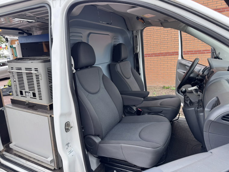 Vehicle Image 32
