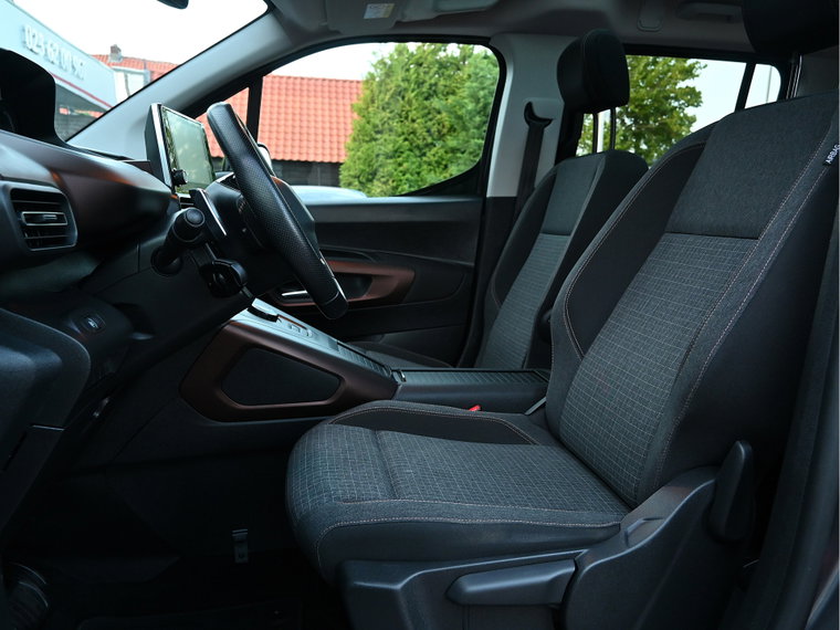 Vehicle Image 9