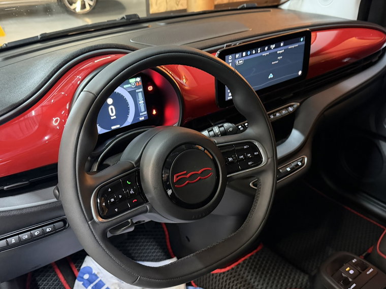 Vehicle Image 25