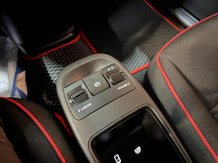 Vehicle Image 36