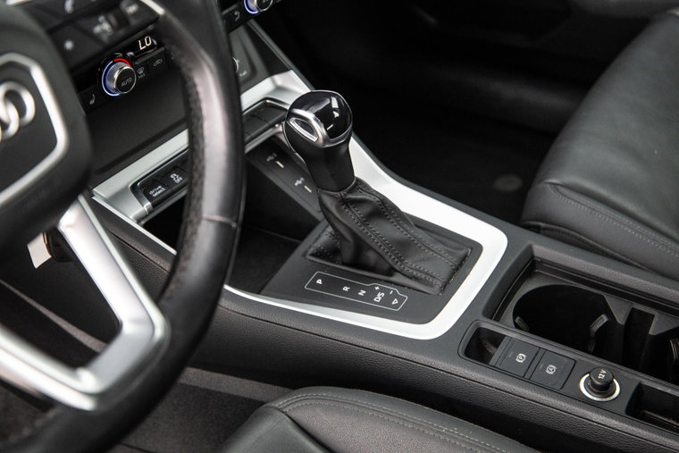 Vehicle Image 25