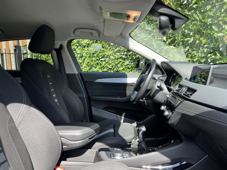Vehicle Image 32