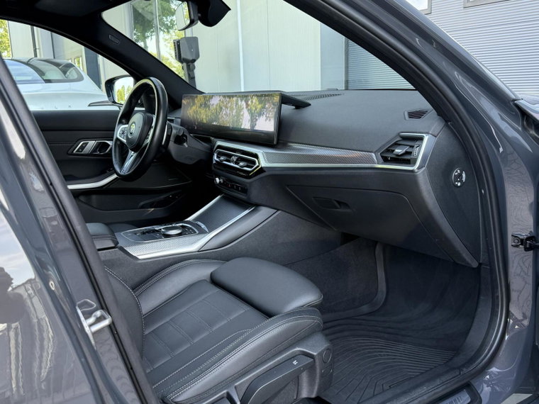 Vehicle Image 38