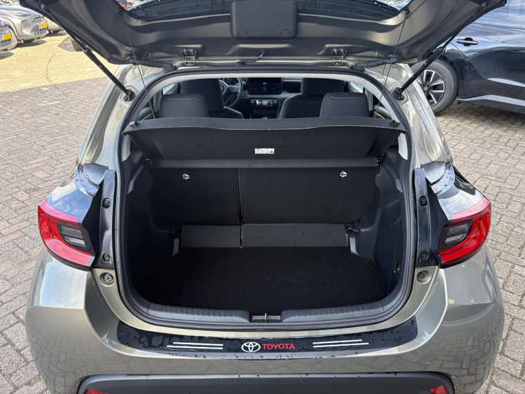 Vehicle Image 11